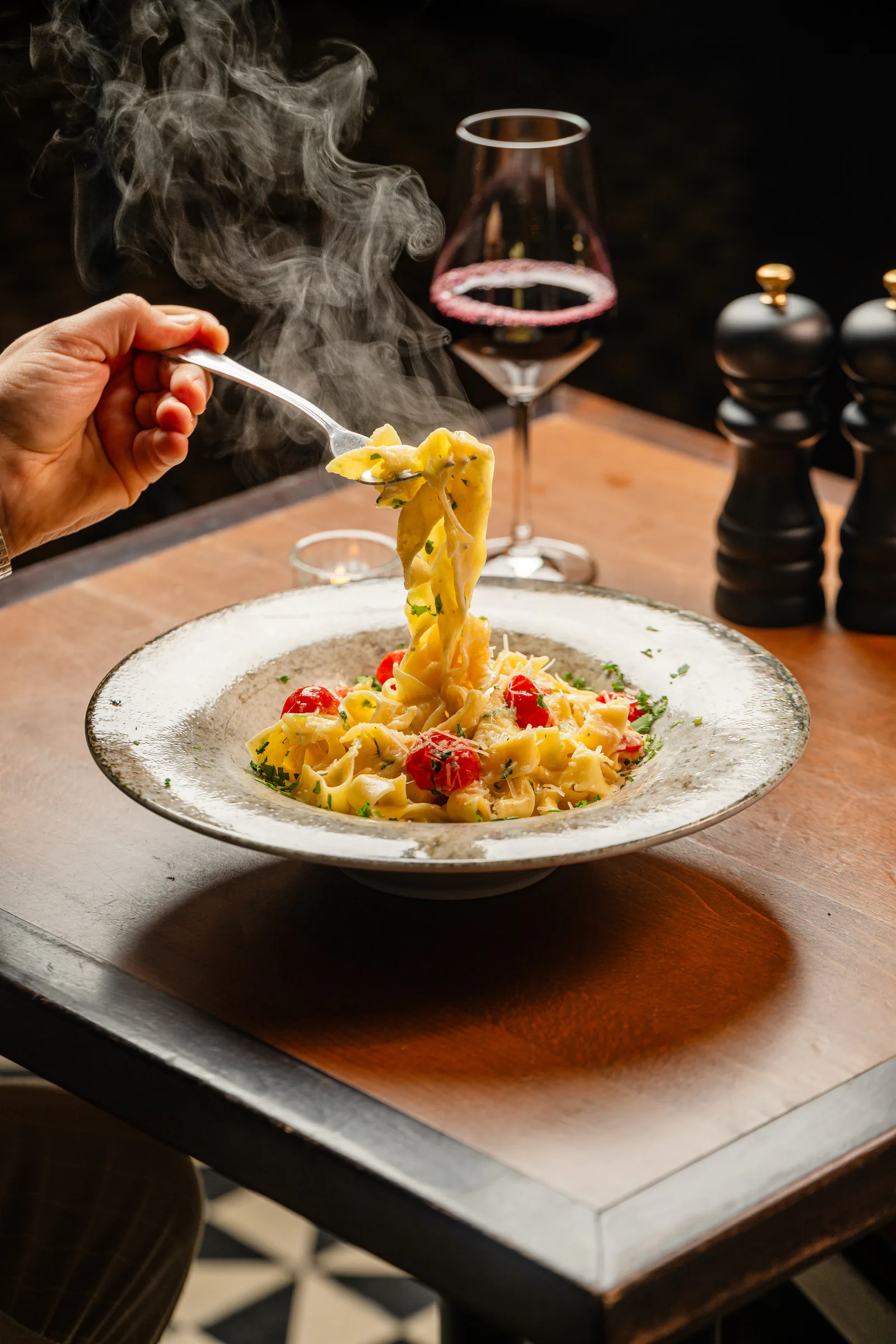 Dampfende Tagliatelle mit Kirschtomaten